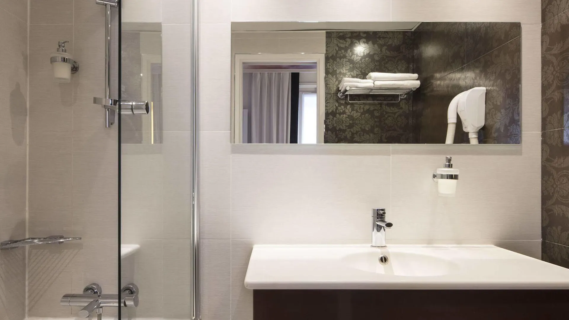 Nouvel Eiffel Hotel 3*
